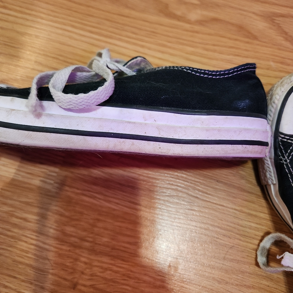 Converse - Picture 2 of 3